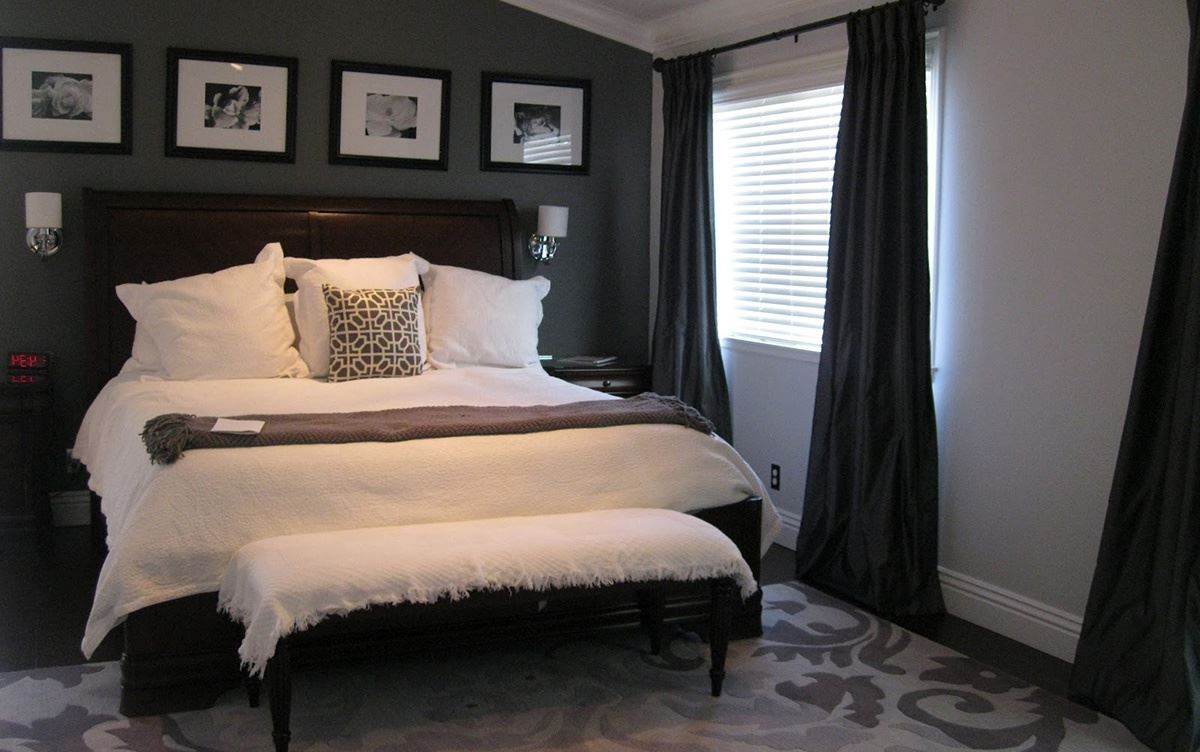 шторы для спальни с черной мебелью